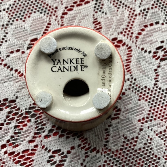 Yankee Candle Tealight Holder: Olde World Father Christmas motif. - Picture 7 of 11